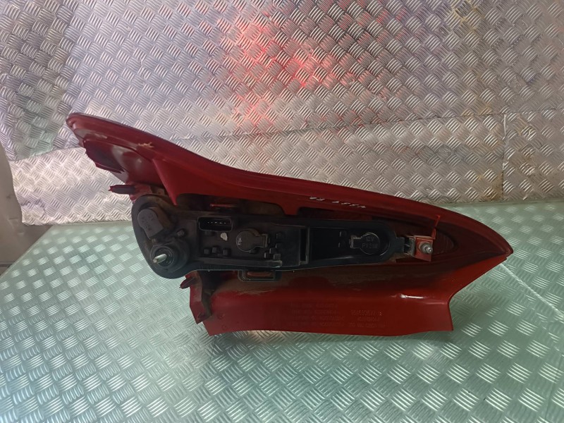 Recambio de piloto trasero derecho para citroen c4 berlina collection referencia OEM IAM 946801677  