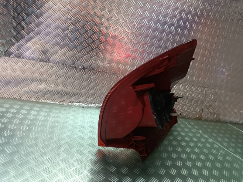 Recambio de piloto trasero derecho para citroen c4 berlina collection referencia OEM IAM 946801677  