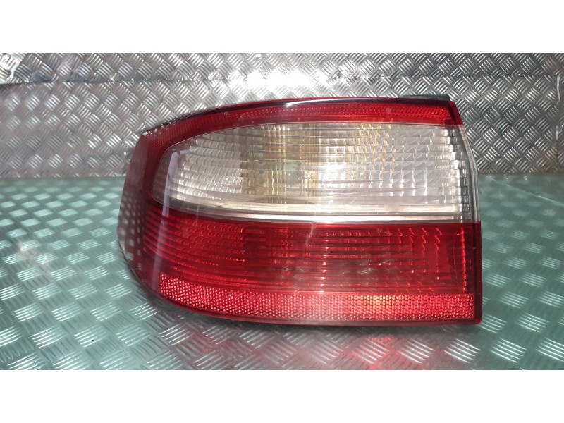 Recambio de piloto trasero izquierdo para renault laguna ii (bg0) referencia OEM IAM 8200002473 VALEO EXT - ALETA