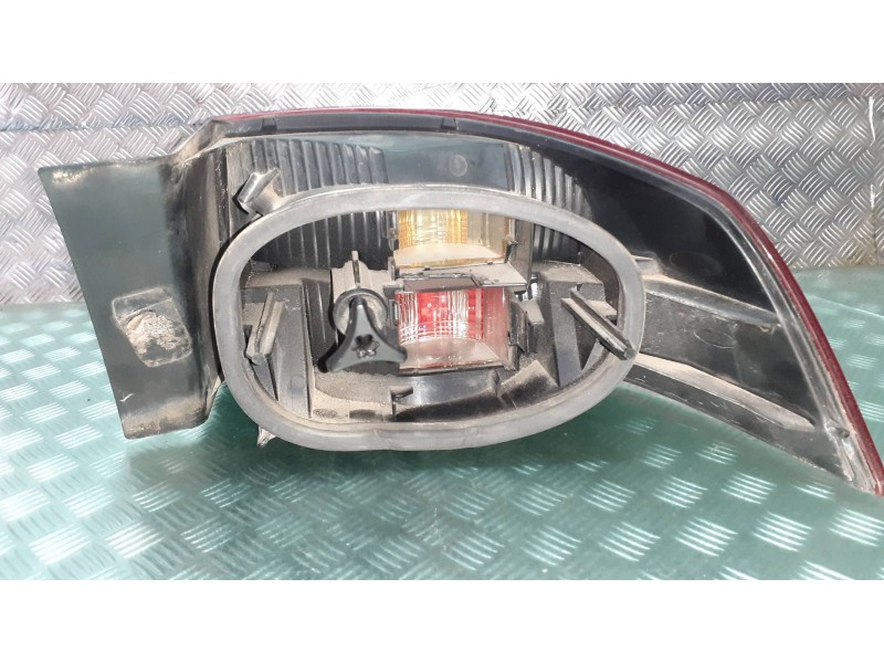 Recambio de piloto trasero izquierdo para renault laguna ii (bg0) referencia OEM IAM 8200002473 VALEO EXT - ALETA