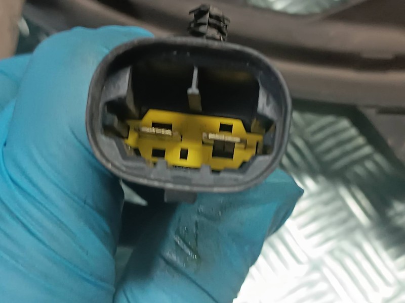 Recambio de electroventilador para citroen c4 berlina collection referencia OEM IAM 1049874716T VALEO CONECTOR 2 PINES