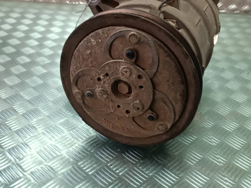 Recambio de compresor aire acondicionado para nissan vanette cargo (hc23) furg. referencia OEM IAM 926008C820 0A74045010 CALSONI