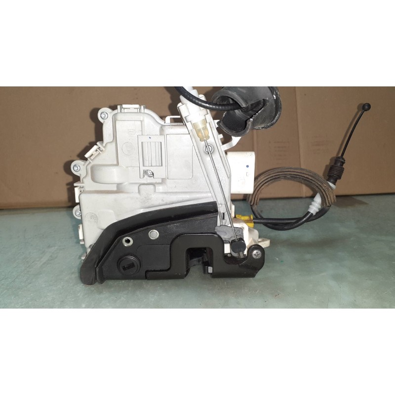 Recambio de cerradura puerta trasera izquierda para audi a4 ber. (b8) basis referencia OEM IAM 8K0839015C BLANCO 6 PINES