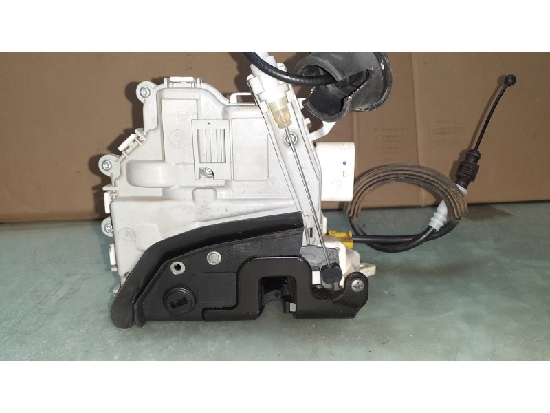 Recambio de cerradura puerta trasera izquierda para audi a4 ber. (b8) basis referencia OEM IAM 8K0839015C BLANCO 6 PINES