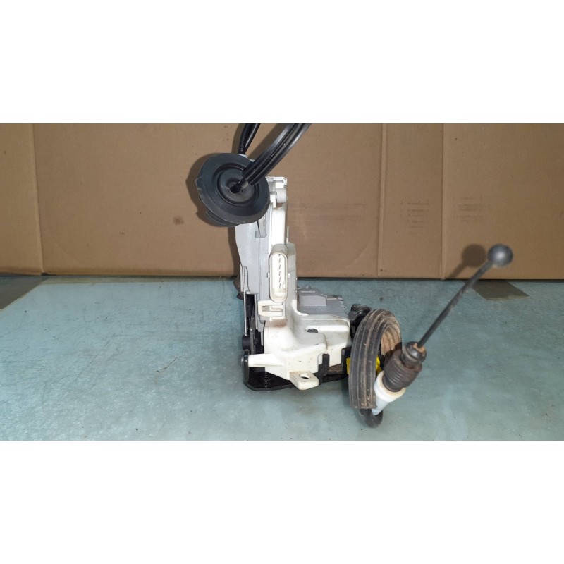 Recambio de cerradura puerta trasera izquierda para audi a4 ber. (b8) basis referencia OEM IAM 8K0839015C BLANCO 6 PINES