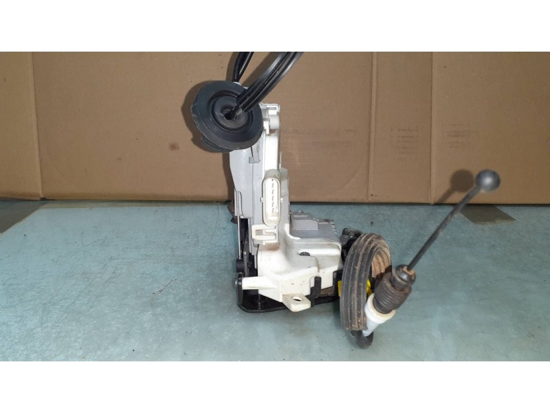 Recambio de cerradura puerta trasera izquierda para audi a4 ber. (b8) basis referencia OEM IAM 8K0839015C BLANCO 6 PINES