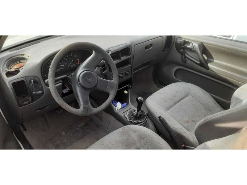 volkswagen polo berlina (6n1) del año 1997