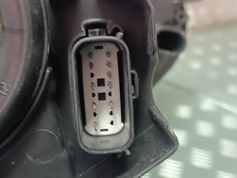 Recambio de faro derecho para ford ecosport (cr6) referencia OEM IAM 01RL02HC  LED