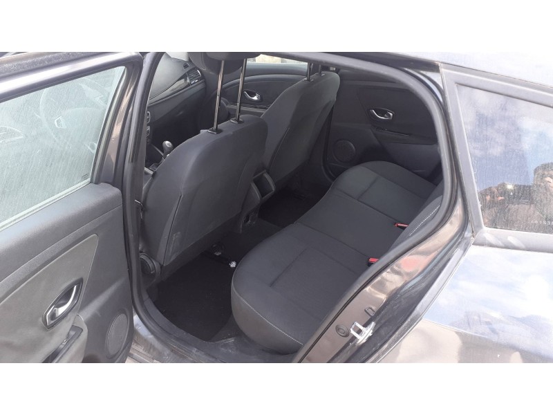 renault megane iii berlina 5 p del año 2015