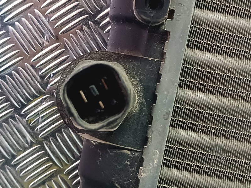 Recambio de radiador agua para volkswagen polo berlina (6n1) air referencia OEM IAM 6N0121253K.  VALEO