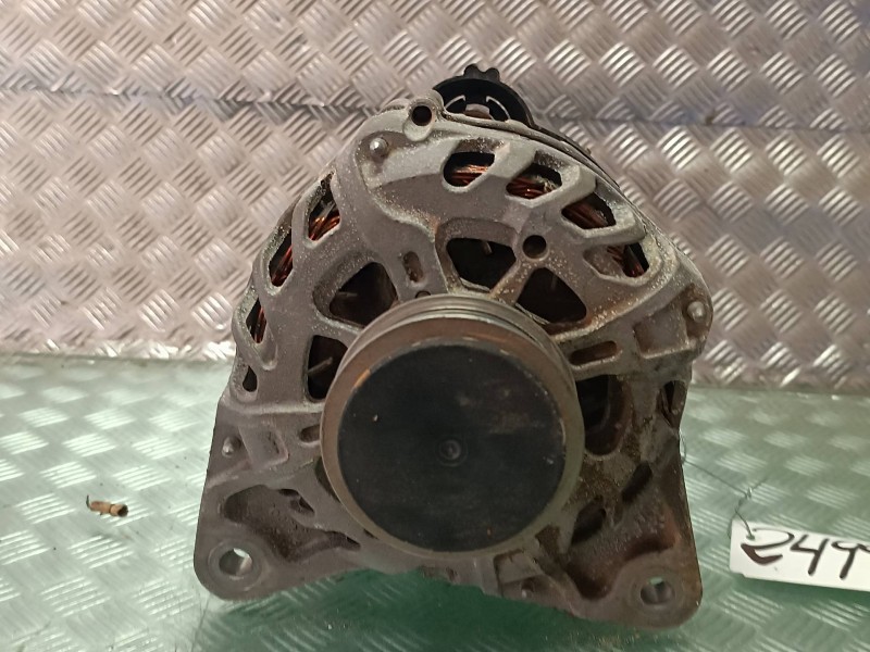 Recambio de alternador para dacia sandero iii referencia OEM IAM 231001167R VALEO 120A