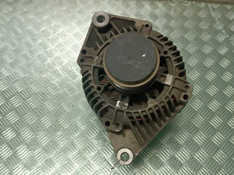 Recambio de alternador para renault megane i berlina hatchback (ba0) referencia OEM IAM 7700106501 VALEO 120A