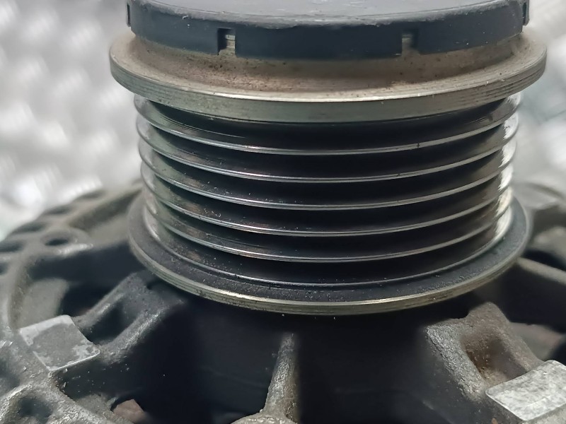 Recambio de alternador para renault megane i berlina hatchback (ba0) referencia OEM IAM 7700106501 VALEO 120A