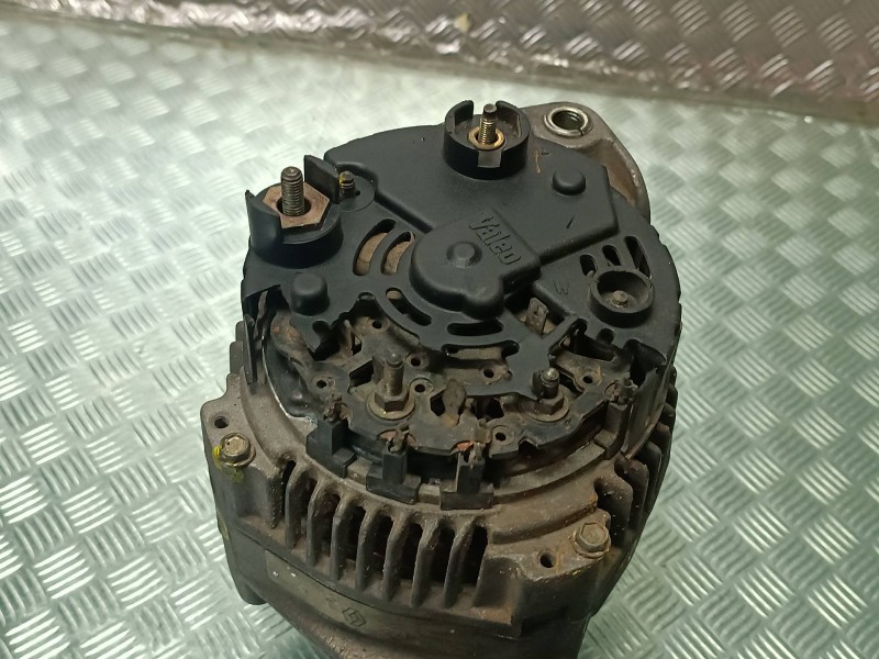 Recambio de alternador para renault megane i berlina hatchback (ba0) referencia OEM IAM 7700106501 VALEO 120A