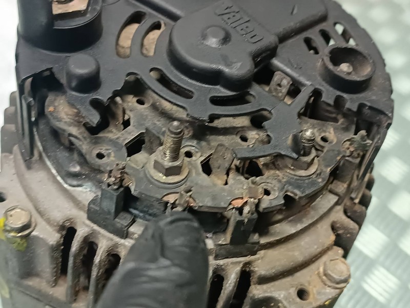 Recambio de alternador para renault megane i berlina hatchback (ba0) referencia OEM IAM 7700106501 VALEO 120A