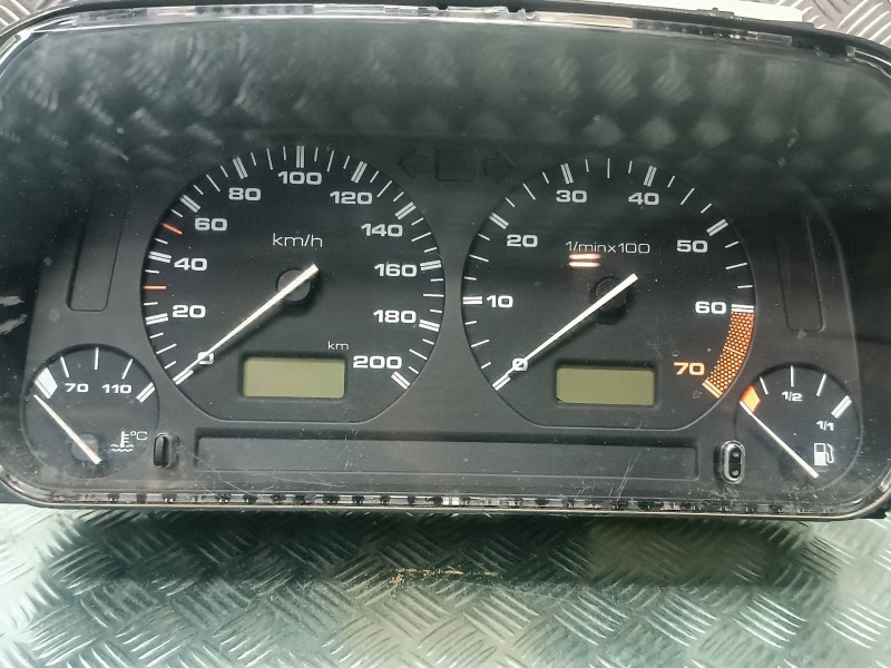 Recambio de cuadro instrumentos para volkswagen polo berlina (6n1) air referencia OEM IAM 87001323 88311235 VDO