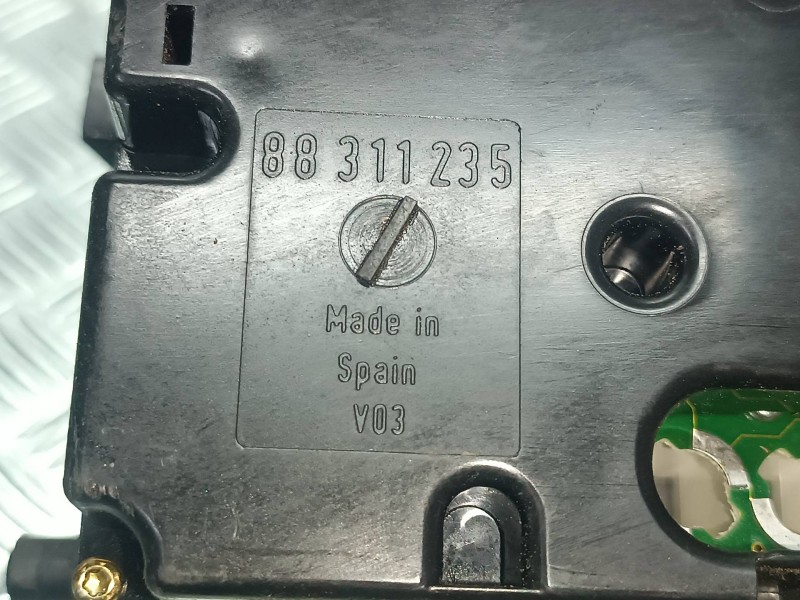 Recambio de cuadro instrumentos para volkswagen polo berlina (6n1) air referencia OEM IAM 87001323 88311235 VDO