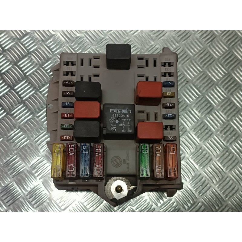 Recambio de caja reles / fusibles para fiat punto berlina (188) 1.2 8v referencia OEM IAM 46760253 46760253FIRE DELPHI