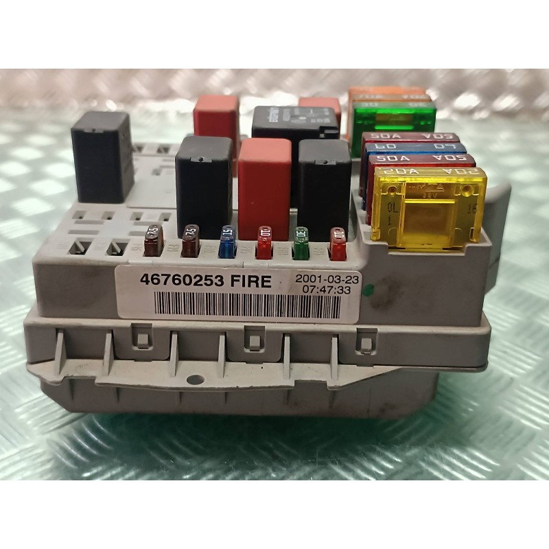 Recambio de caja reles / fusibles para fiat punto berlina (188) 1.2 8v referencia OEM IAM 46760253 46760253FIRE DELPHI