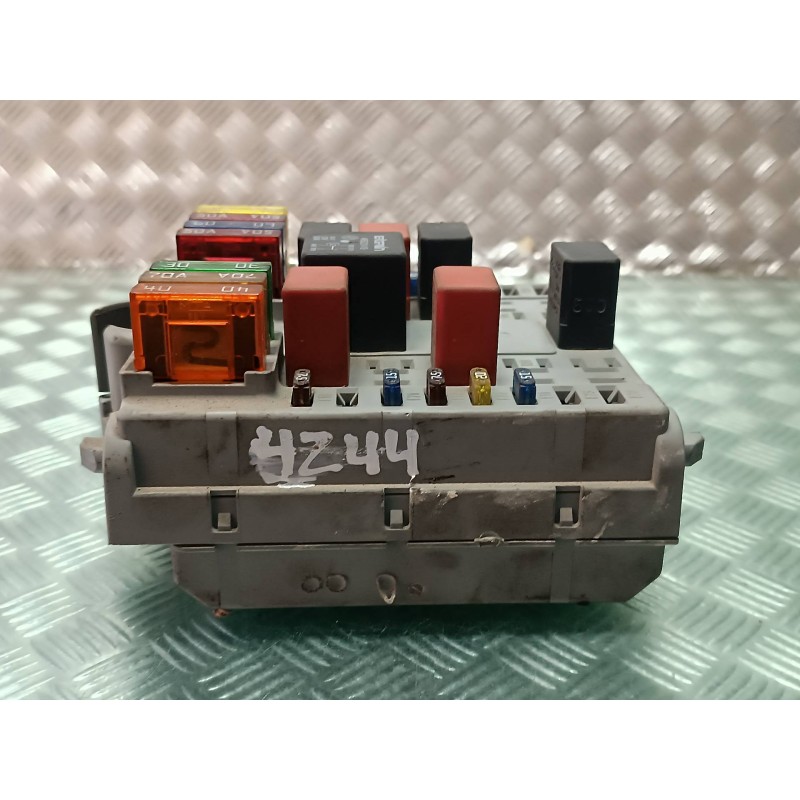 Recambio de caja reles / fusibles para fiat punto berlina (188) 1.2 8v referencia OEM IAM 46760253 46760253FIRE DELPHI