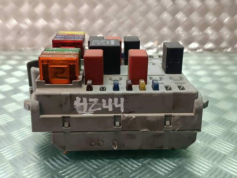 Recambio de caja reles / fusibles para fiat punto berlina (188) 1.2 8v referencia OEM IAM 46760253 46760253FIRE DELPHI