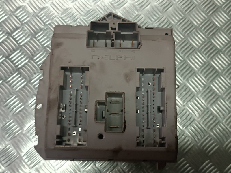 Recambio de caja reles / fusibles para fiat punto berlina (188) 1.2 8v referencia OEM IAM 46760253 46760253FIRE DELPHI
