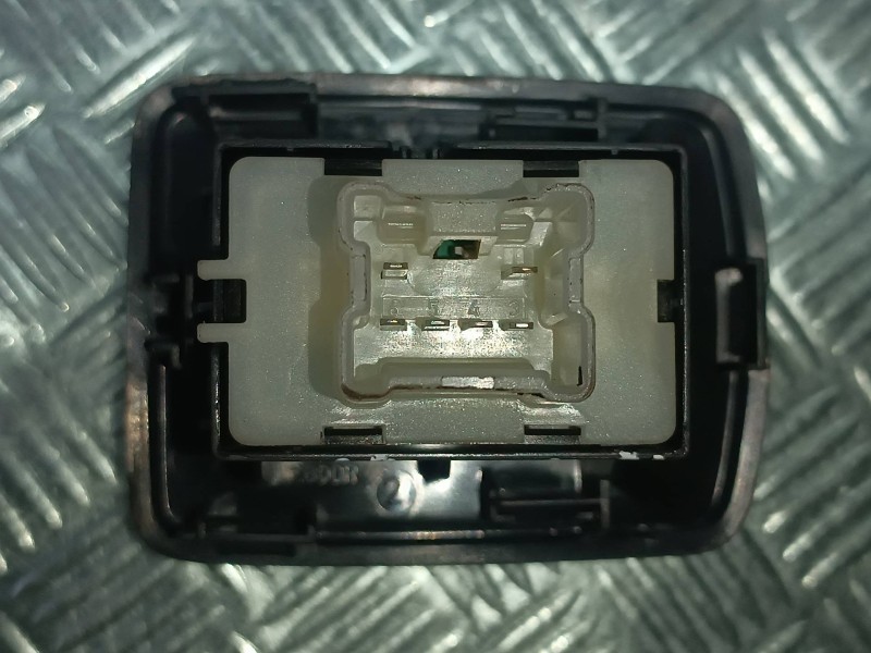 Recambio de mando elevalunas trasero izquierdo para dacia sandero iii referencia OEM IAM 00240089  CONECTOR 6 PINES
