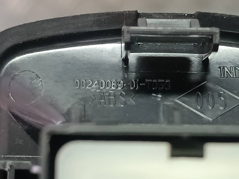 Recambio de mando elevalunas trasero izquierdo para dacia sandero iii referencia OEM IAM 00240089  CONECTOR 6 PINES