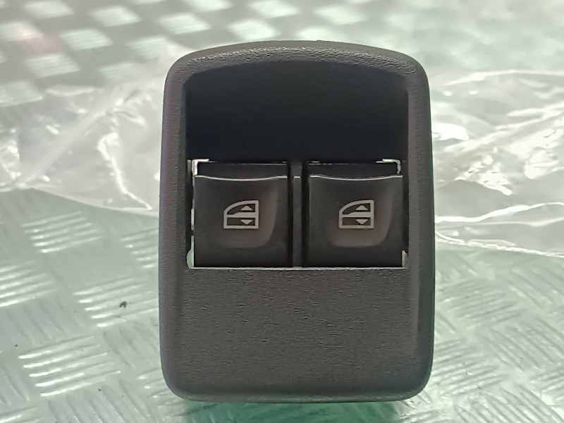 Recambio de mando elevalunas delantero izquierdo para dacia sandero iii referencia OEM IAM 254117873R  CONECTOR 7 PINES