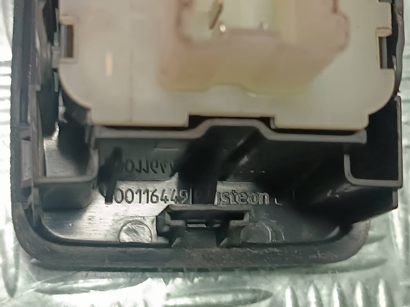 Recambio de mando elevalunas delantero izquierdo para dacia sandero iii referencia OEM IAM 254117873R  CONECTOR 7 PINES