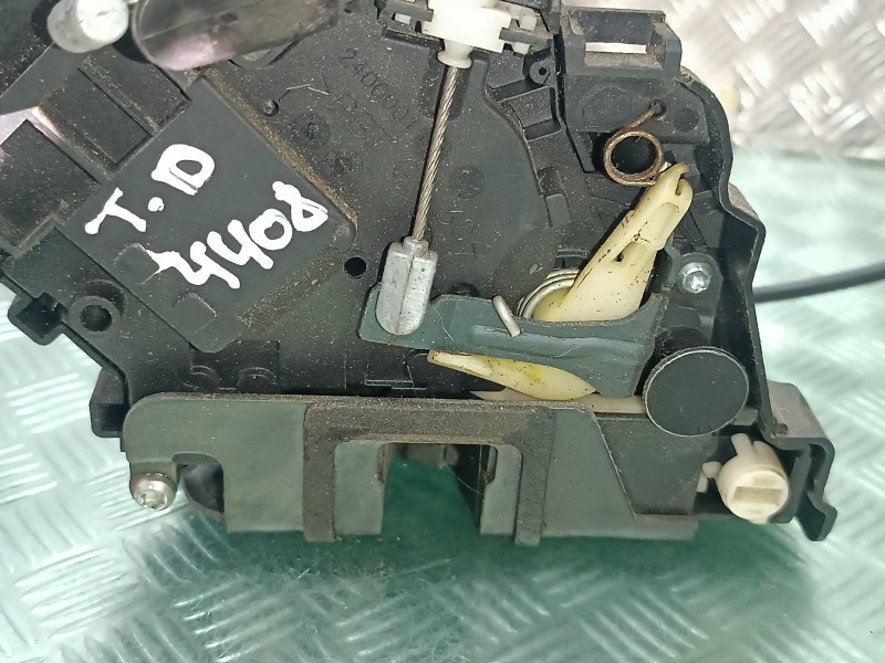 Recambio de cerradura puerta trasera derecha para ford focus berlina (cap) referencia OEM IAM 4M5AR26412BC  ELECTRICA