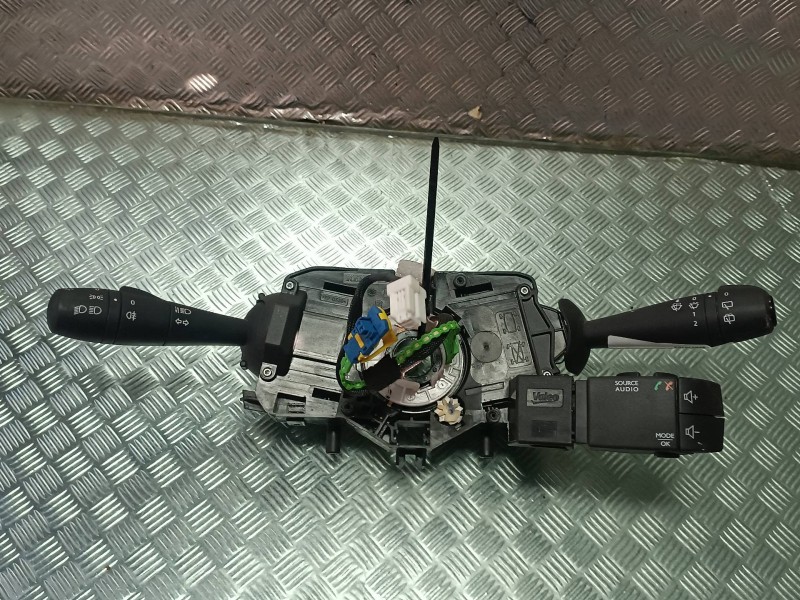 Recambio de mando luces para dacia sandero iii referencia OEM IAM 255679793  