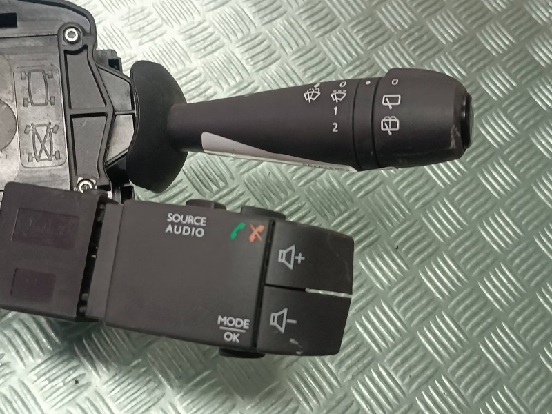 Recambio de mando luces para dacia sandero iii referencia OEM IAM 255679793  