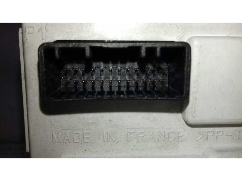 Recambio de pantalla multifuncion para renault kangoo (f/kc0) privilege referencia OEM IAM 8200380298A  