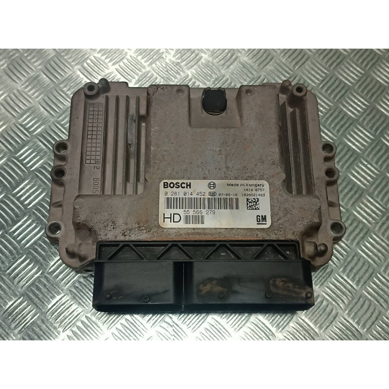 Recambio de centralita motor uce para opel zafira b enjoy referencia OEM IAM 0281014452 555666279 BOSCH