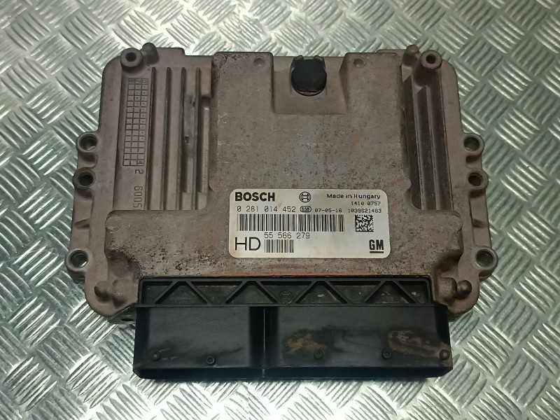 Recambio de centralita motor uce para opel zafira b enjoy referencia OEM IAM 0281014452 555666279 BOSCH