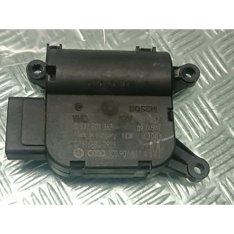 Recambio de motor apertura trampilla para volkswagen tiguan (5n1) country referencia OEM IAM 0132801362 CZ116880 BOSCH