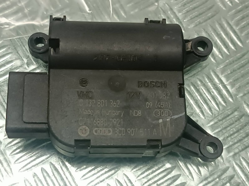 Recambio de motor apertura trampilla para volkswagen tiguan (5n1) country referencia OEM IAM 0132801362 CZ116880 BOSCH