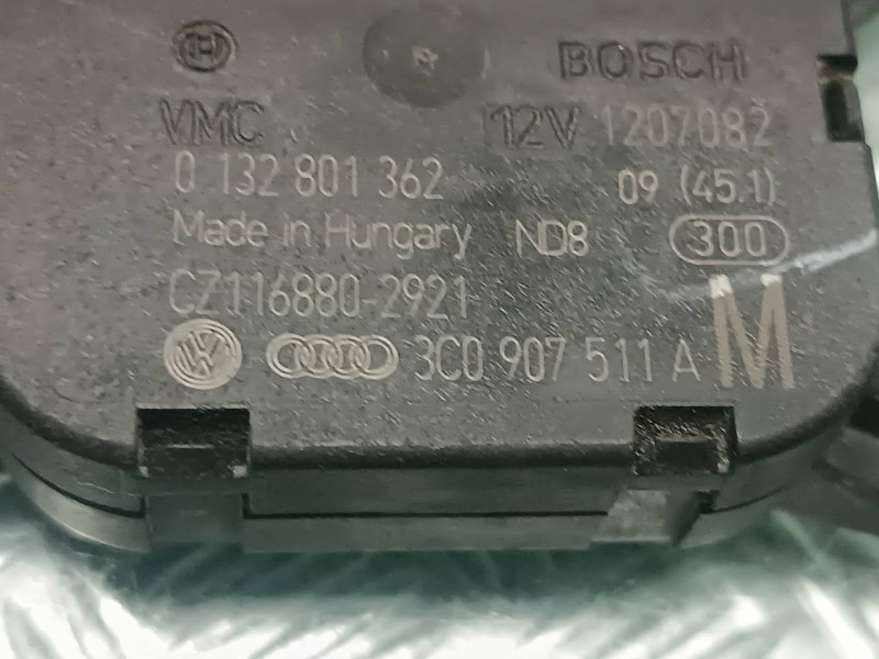 Recambio de motor apertura trampilla para volkswagen tiguan (5n1) country referencia OEM IAM 0132801362 CZ116880 BOSCH