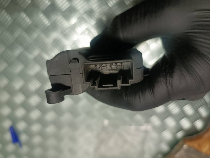 Recambio de motor apertura trampilla para volkswagen tiguan (5n1) country referencia OEM IAM 0132801362 CZ116880 BOSCH