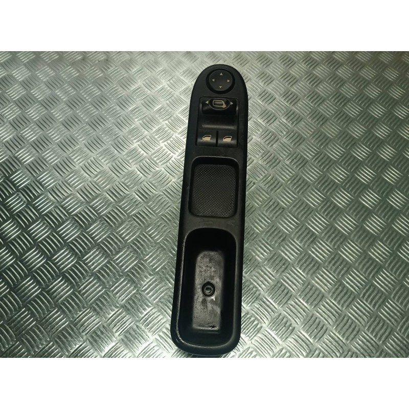 Recambio de mando elevalunas delantero izquierdo para peugeot 307 berlina (s2) referencia OEM IAM 96351622XT 53269706 6 PINES