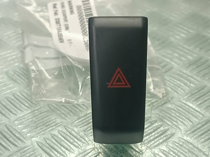 Recambio de warning para ford ecosport (cr6) referencia OEM IAM DG9T13A350AEW  CONECTOR 3 PINES