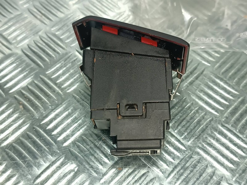 Recambio de warning para ford ecosport (cr6) referencia OEM IAM DG9T13A350AEW  CONECTOR 3 PINES