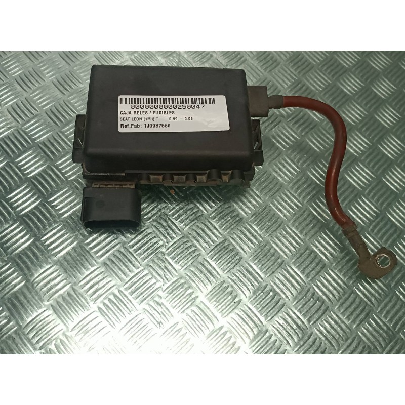 Recambio de caja reles / fusibles para seat leon (1m1) referencia OEM IAM 1J0937550 TRW BORNE BATERIA