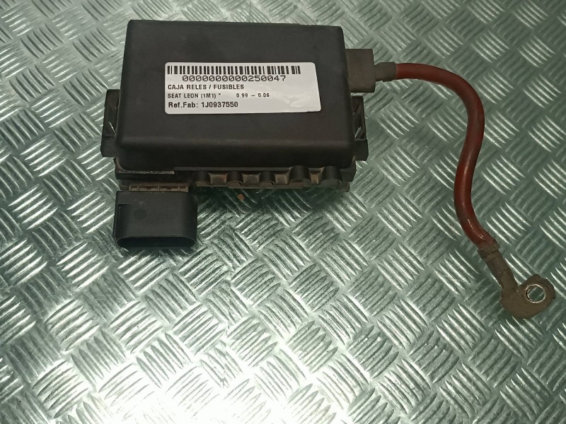 Recambio de caja reles / fusibles para seat leon (1m1) referencia OEM IAM 1J0937550 TRW BORNE BATERIA