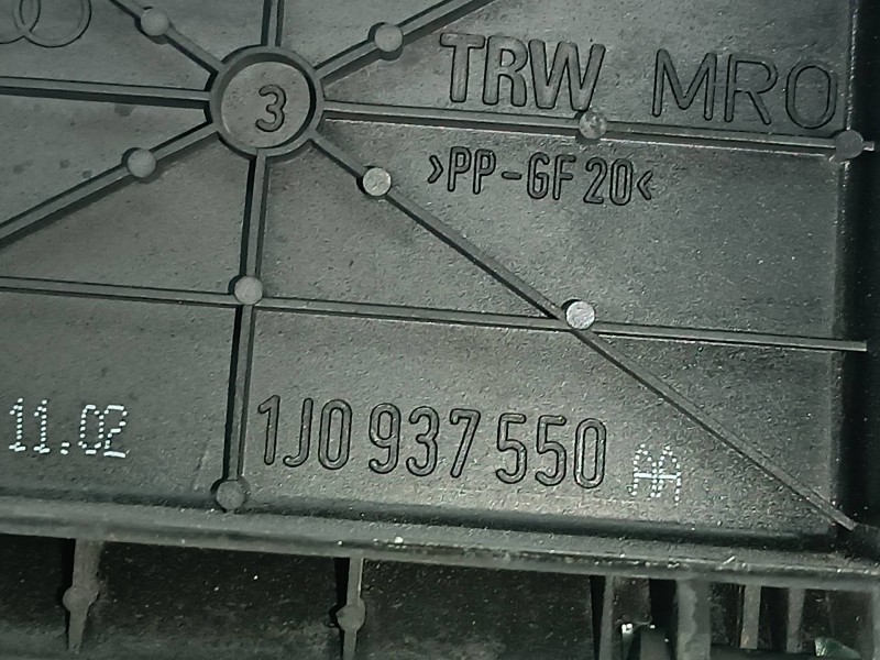 Recambio de caja reles / fusibles para seat leon (1m1) referencia OEM IAM 1J0937550 TRW BORNE BATERIA