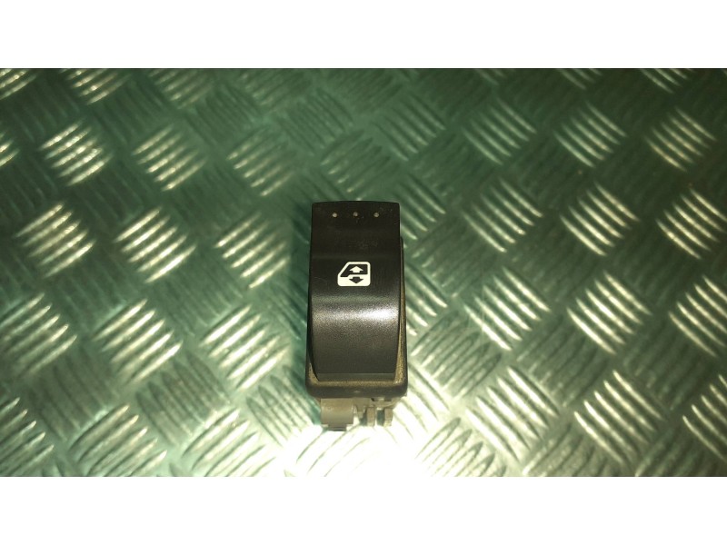 Recambio de mando elevalunas delantero derecho para renault scenic ii referencia OEM IAM 315027A VALEO 6 PINES