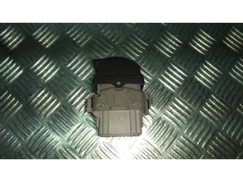 Recambio de mando elevalunas delantero derecho para renault scenic ii referencia OEM IAM 315027A VALEO 6 PINES