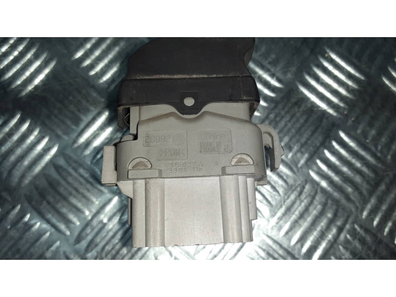 Recambio de mando elevalunas delantero derecho para renault scenic ii referencia OEM IAM 315027A VALEO 6 PINES
