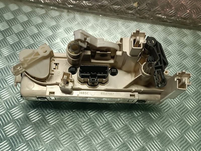 Recambio de mando calefaccion / aire acondicionado para renault scenic ii referencia OEM IAM F6665720 69587003 VALEO